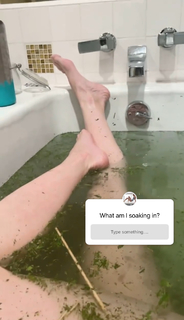 Izabella Miko feet photo thumbnail