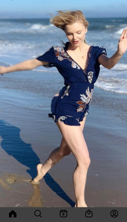 Izabella Miko feet photo thumbnail