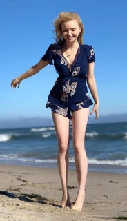 Izabella Miko feet photo thumbnail