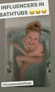 Izabella Miko feet photo thumbnail