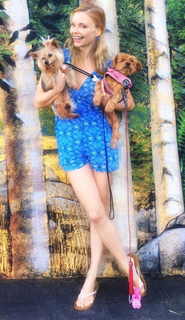 Izabella Miko feet photo thumbnail