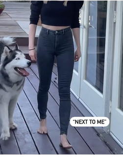 Izabella Miko feet photo thumbnail