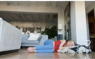 Izabella Miko feet photo thumbnail