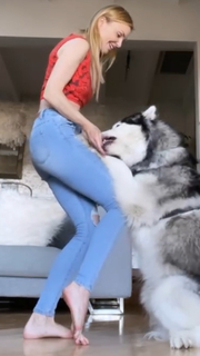 Izabella Miko feet photo thumbnail