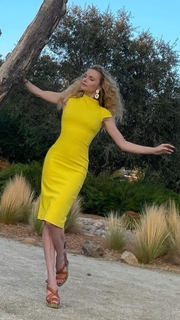 Izabella Miko feet photo thumbnail