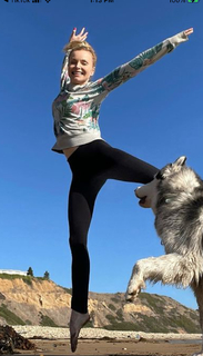 Izabella Miko feet photo thumbnail