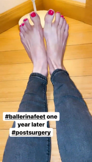 Izabella Miko feet photo thumbnail