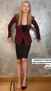 Izabella Miko feet photo thumbnail