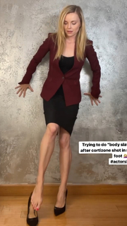 Izabella Miko feet photo thumbnail