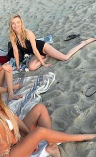 Izabella Miko feet photo thumbnail