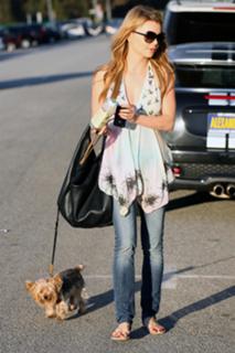 Izabella Miko feet photo thumbnail