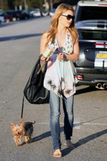 Izabella Miko feet photo thumbnail