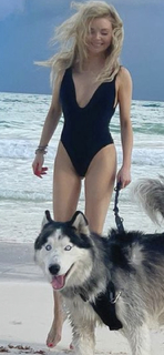 Izabella Miko feet photo thumbnail