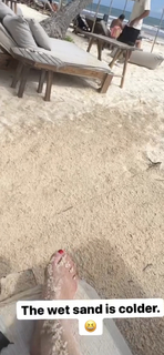 Izabella Miko feet photo thumbnail