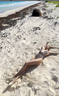 Izabella Miko feet photo thumbnail