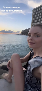Izabella Miko feet photo thumbnail