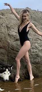 Izabella Miko feet photo thumbnail