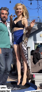 Izabella Miko feet photo thumbnail