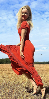 Izabella Miko feet photo thumbnail