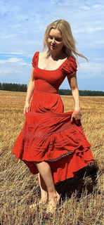 Izabella Miko feet photo thumbnail