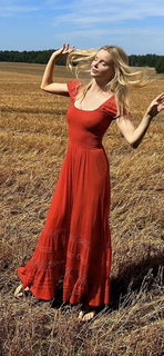 Izabella Miko feet photo thumbnail