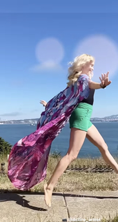 Izabella Miko feet photo thumbnail