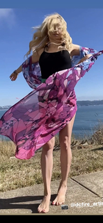 Izabella Miko feet photo thumbnail