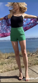 Izabella Miko feet photo thumbnail