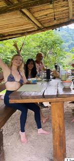 Izabella Miko feet photo thumbnail