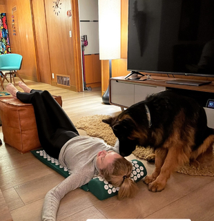 Izabella Miko feet photo thumbnail