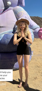 Izabella Miko feet photo thumbnail