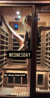 Izabella Miko feet photo thumbnail