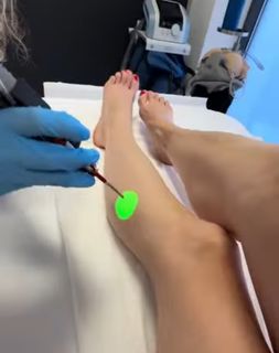 Izabella Miko feet photo thumbnail