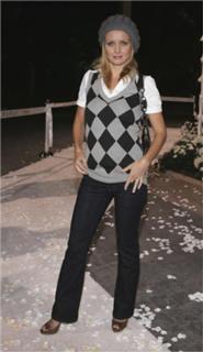 Izabella Scorupco feet photo thumbnail