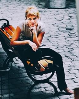 Izabella Scorupco feet photo thumbnail