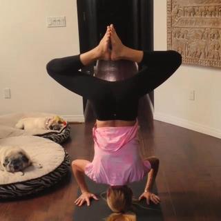 Izabella Scorupco feet photo thumbnail