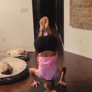 Izabella Scorupco feet photo thumbnail