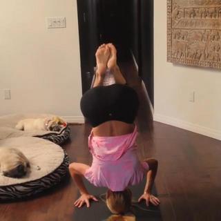 Izabella Scorupco feet photo thumbnail