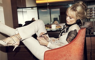 Izabella Scorupco feet photo thumbnail