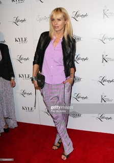 Izabella Scorupco feet photo thumbnail