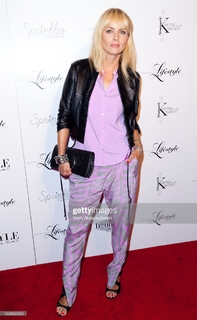 Izabella Scorupco feet photo thumbnail