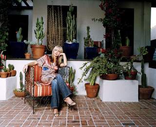 Izabella Scorupco feet photo thumbnail