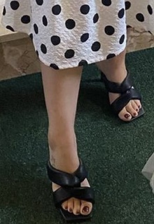 Izzi Warner feet photo 11