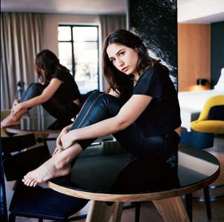 Izïa Higelin feet photo 10