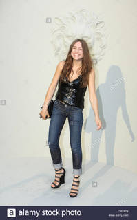 Izïa Higelin feet photo 7