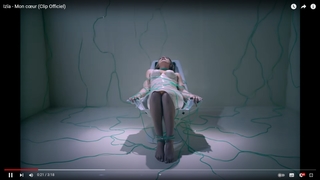 Izïa Higelin feet photo 3