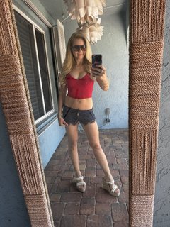 Jacey Birch feet photo thumbnail