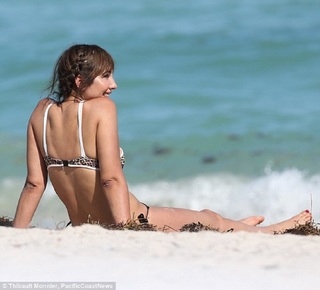 Jackie Cruz feet photo 13