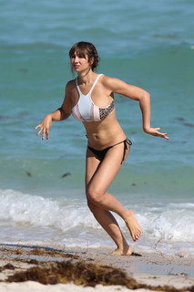 Jackie Cruz feet photo 10