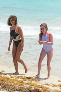 Jackie Cruz feet photo 3